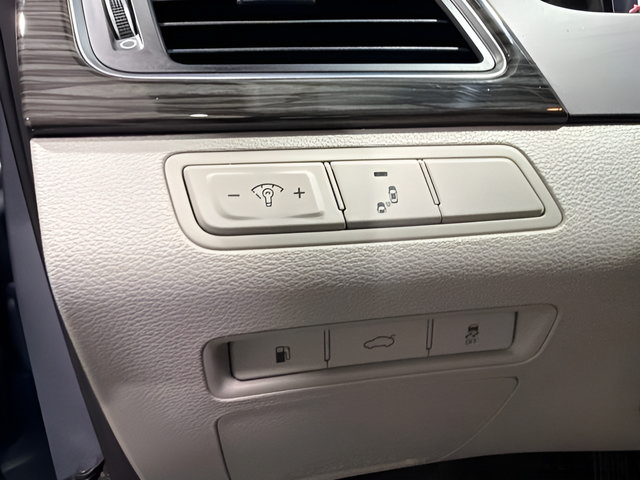 Used 2015 Hyundai Sonata ECO w/ Option Group 08 FWD image 16