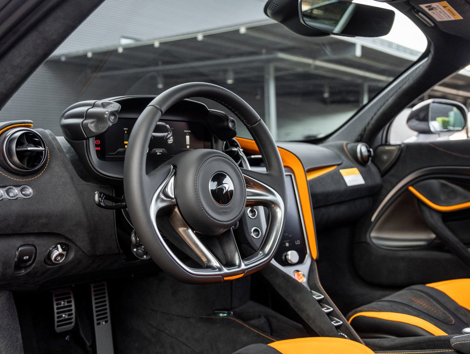 Used 2026 McLaren 750S Spider RWD image 28