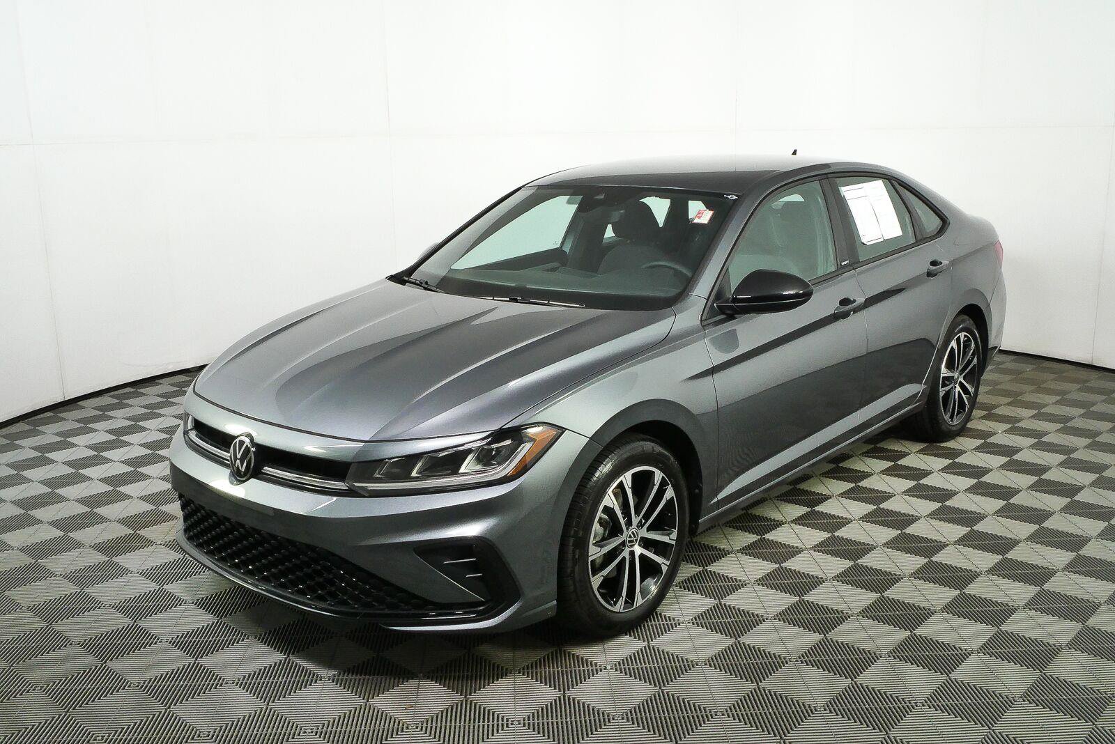 Certified 2025 Volkswagen Jetta Sport FWD image 23