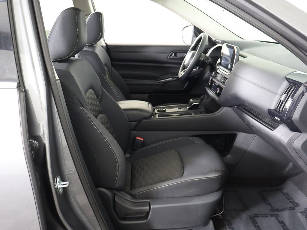 Used 2024 Nissan Pathfinder S image 29