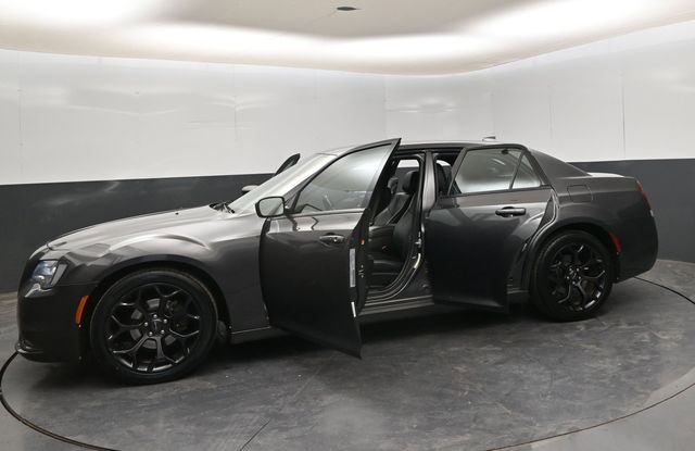 Used 2019 Chrysler 300 S image 29