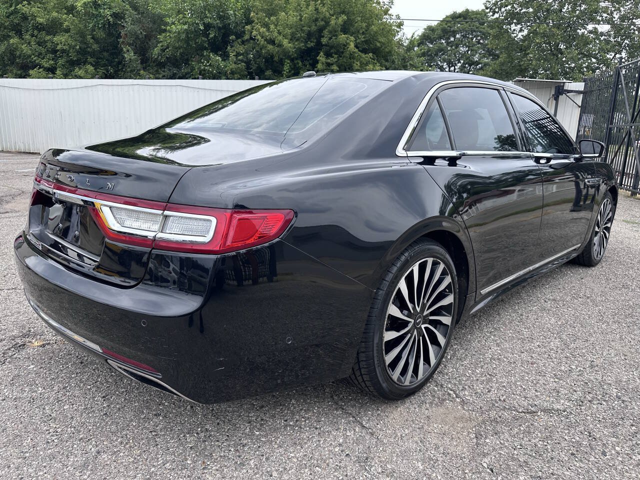 Used 2017 Lincoln Continental Black Label w/ Technology Package AWD/4WD image 4