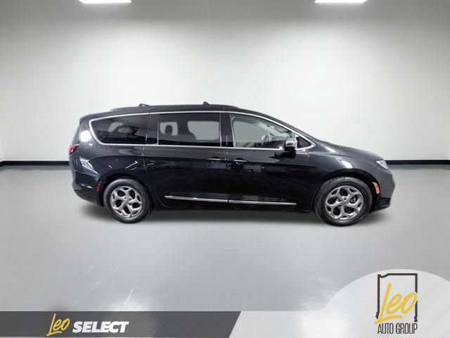 Used 2022 Chrysler Pacifica Limited FWD image 8