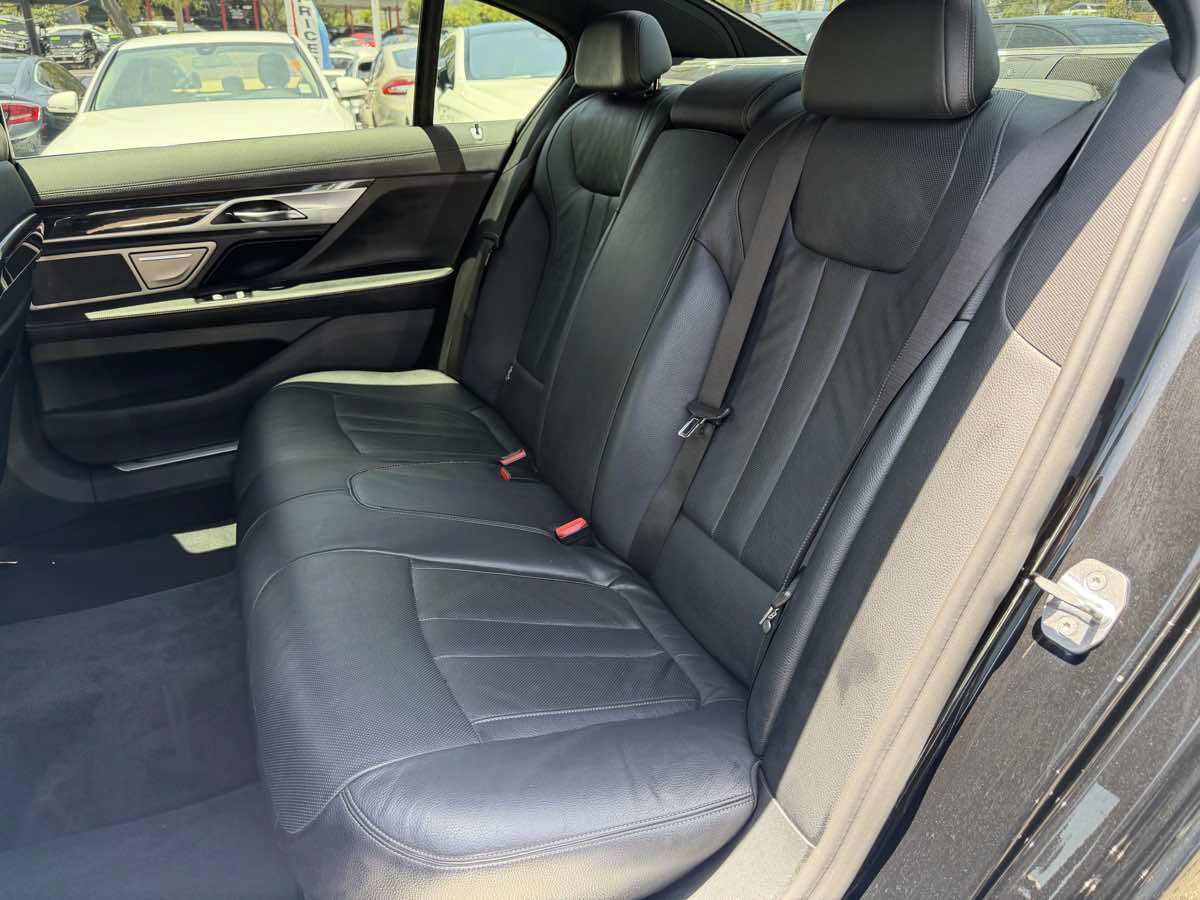 Used 2020 BMW 740i w/ M Sport Package RWD image 31