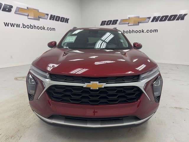 Used 2024 Chevrolet Trax LT FWD image 2