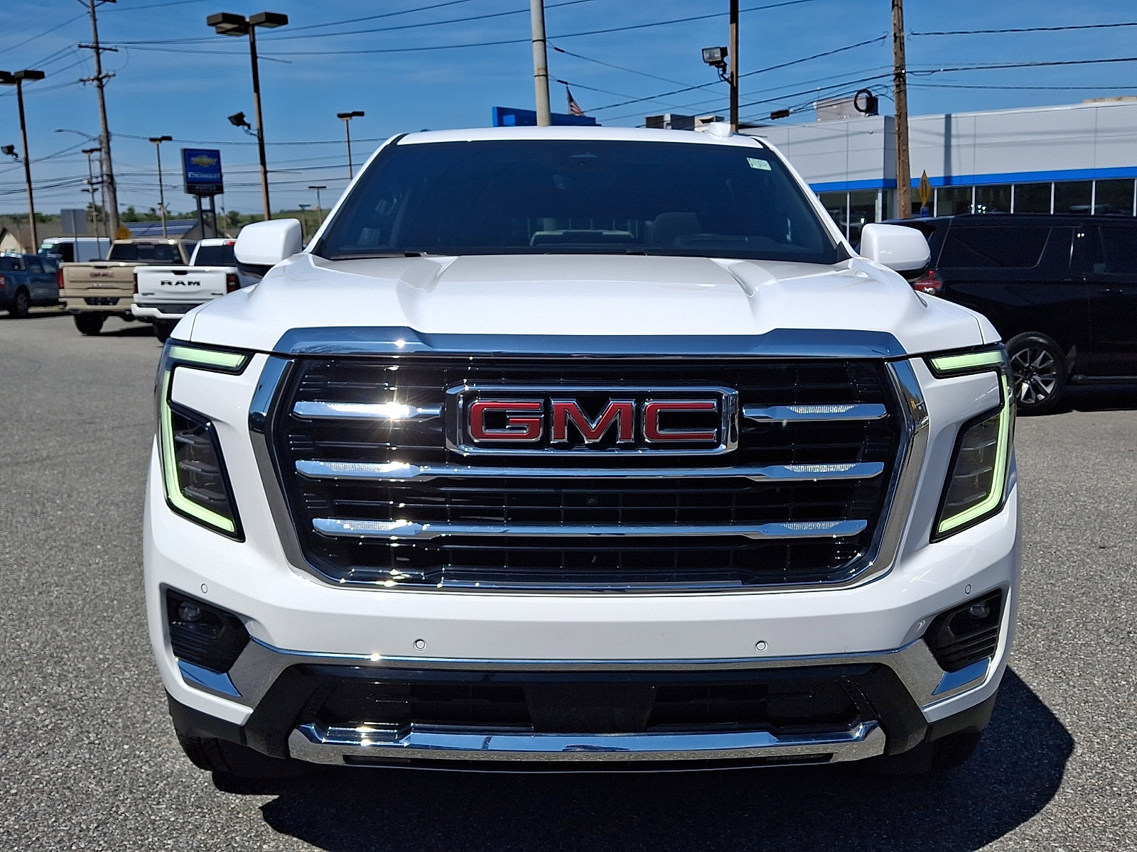 Used 2025 GMC Yukon XL Elevation w/ Elevation Premium Package image 2