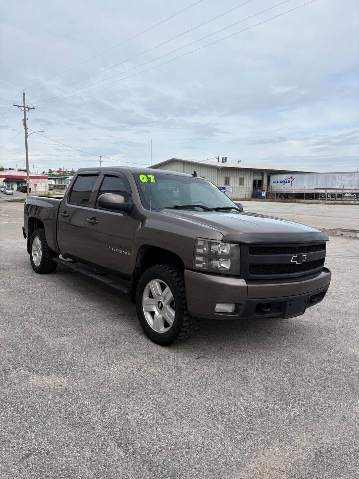 Used 2007 Chevrolet Silverado 1500 LTZ w/ Safety Package AWD/4WD image 2
