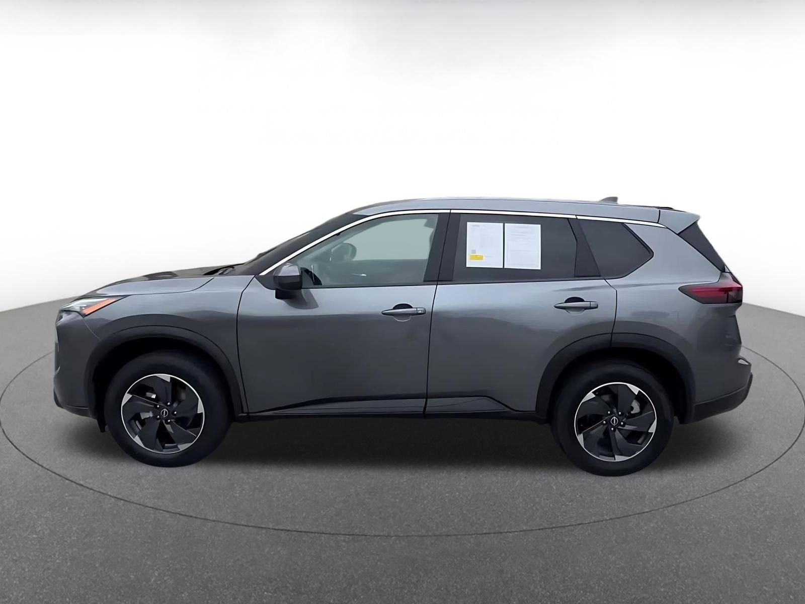 Used 2025 Nissan Rogue SV FWD image 9