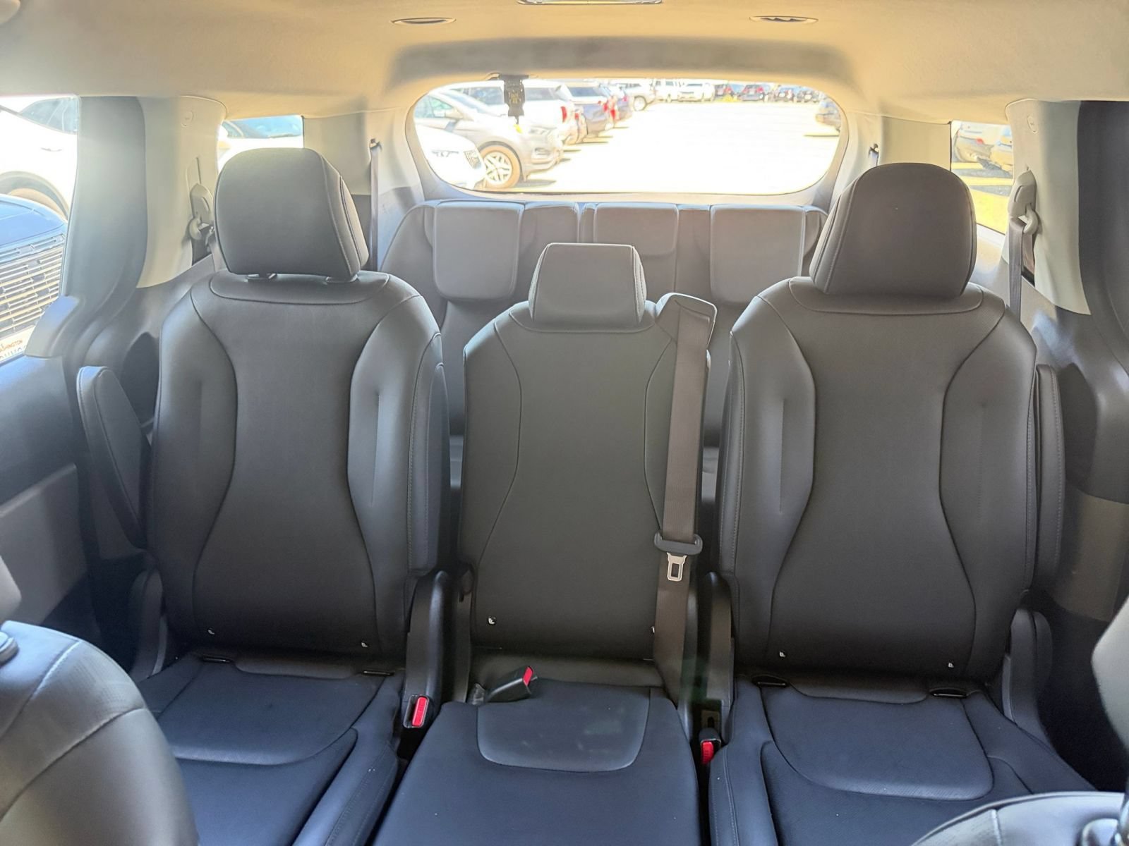 Used 2026 Kia Carnival FWD image 41