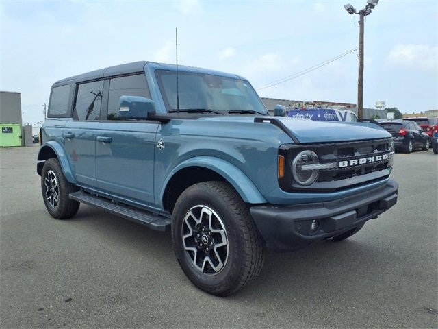 Used 2022 Ford Bronco Outer Banks image 3