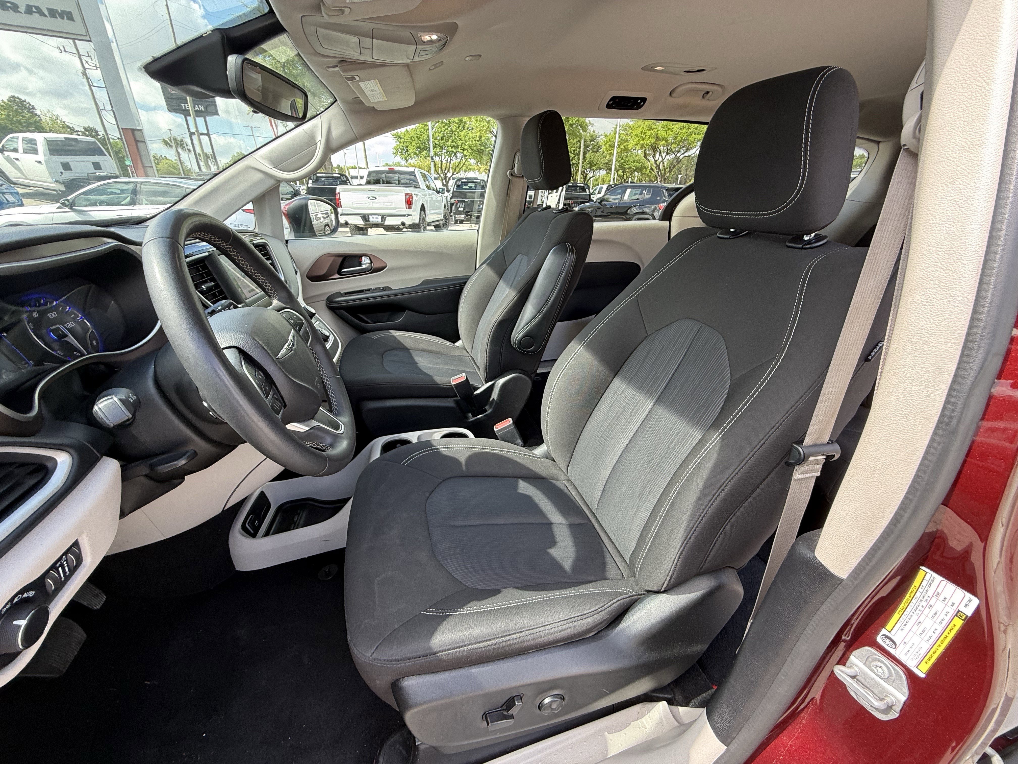 Used 2023 Chrysler Voyager LX FWD image 27