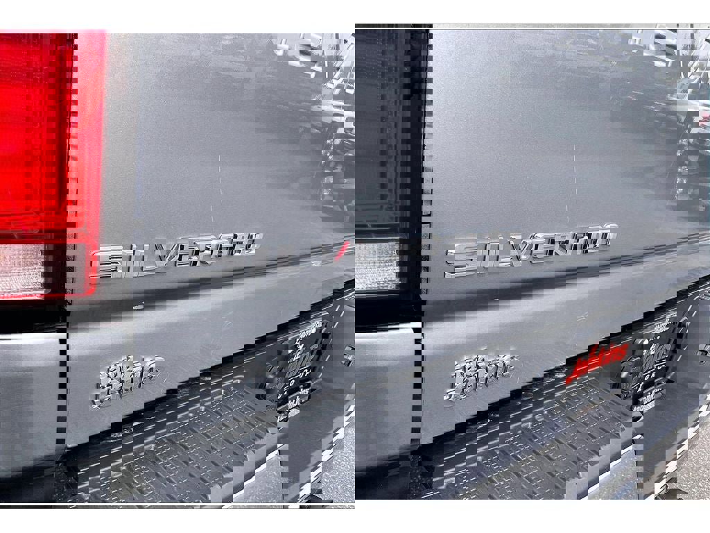 Used 2025 Chevrolet Silverado 3500 LTZ image 33