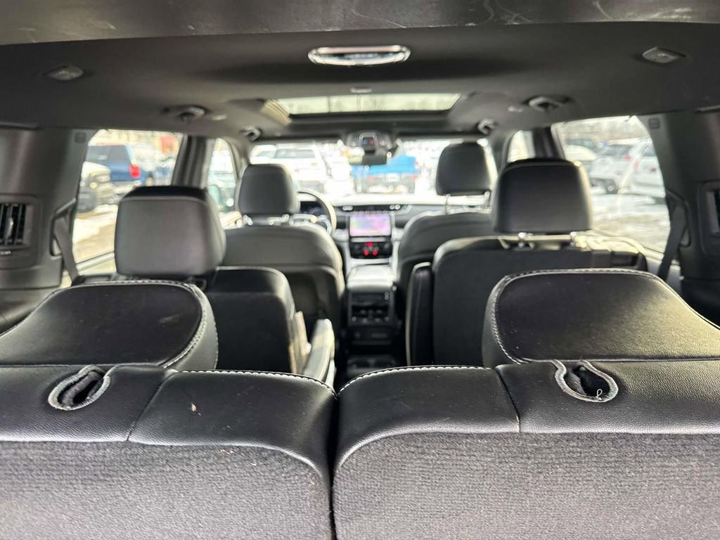 Used 2024 Jeep Grand Cherokee L Limited w/ Luxury Tech Group II image 7