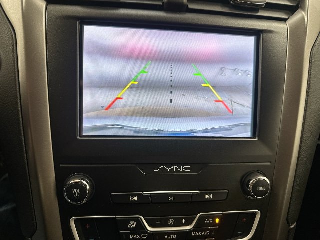 Used 2020 Ford Fusion SE FWD image 32