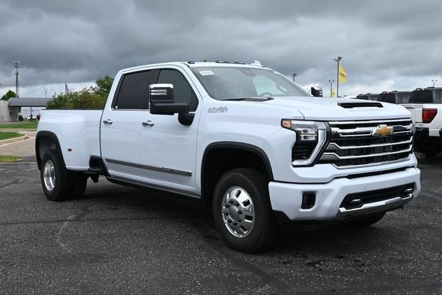 New 2026 Chevrolet Silverado 3500 High Country w/ High Country Premium Package AWD/4WD image 2