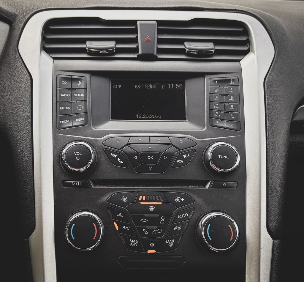 Used 2016 Ford Fusion SE FWD image 10