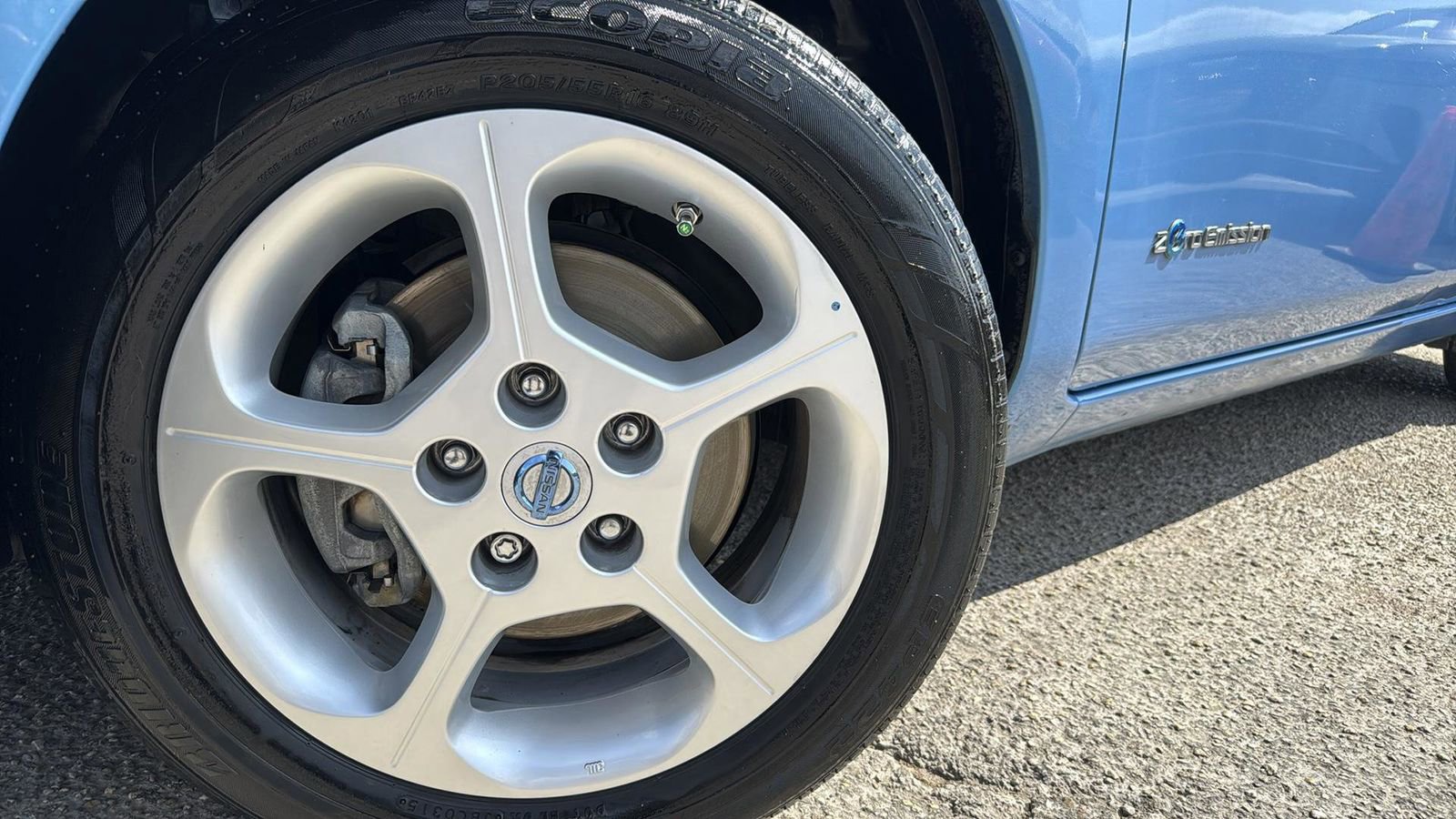 Used 2011 Nissan Leaf SL image 9