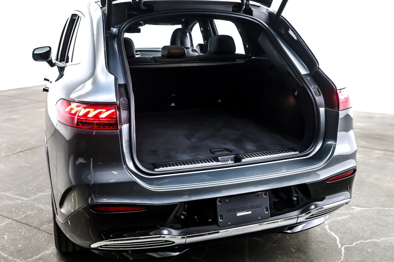 Used 2023 Mercedes-Benz EQS 450+ 4MATIC SUV w/ Exclusive Trim Package image 21