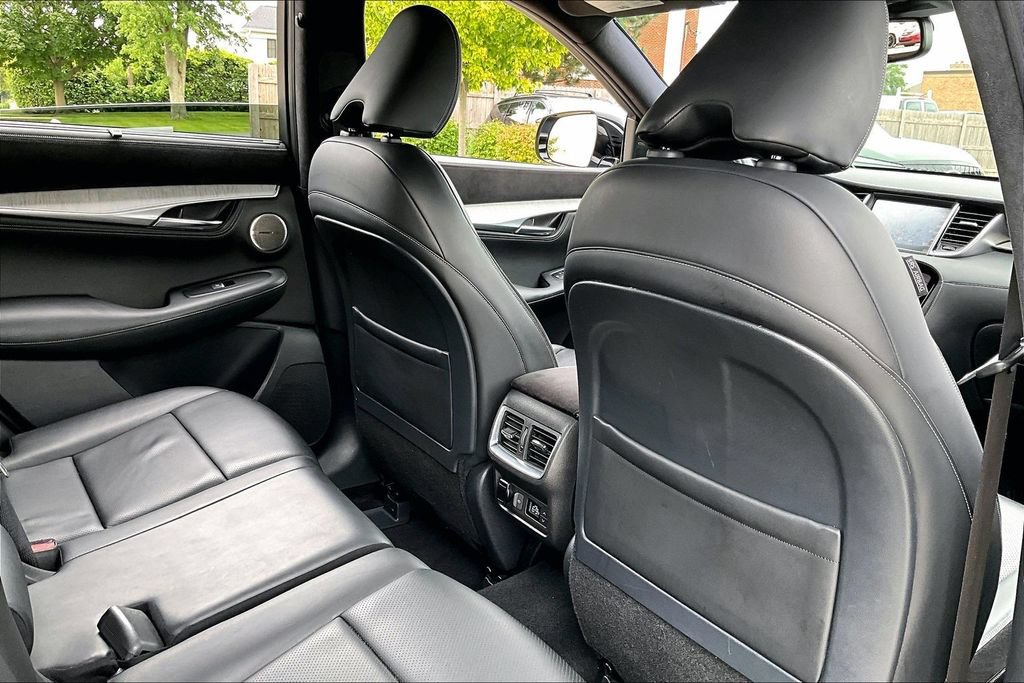 Certified 2019 INFINITI QX50 Essential w/ Sensory Package AWD/4WD image 29