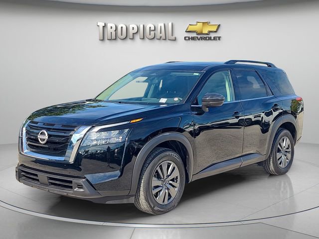 Used 2025 Nissan Pathfinder SV image 1