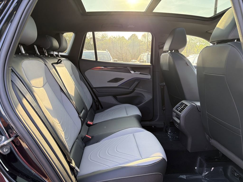 New 2026 Volkswagen Tiguan SE R-Line image 16