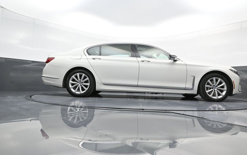 Used 2021 BMW 740i xDrive image 29