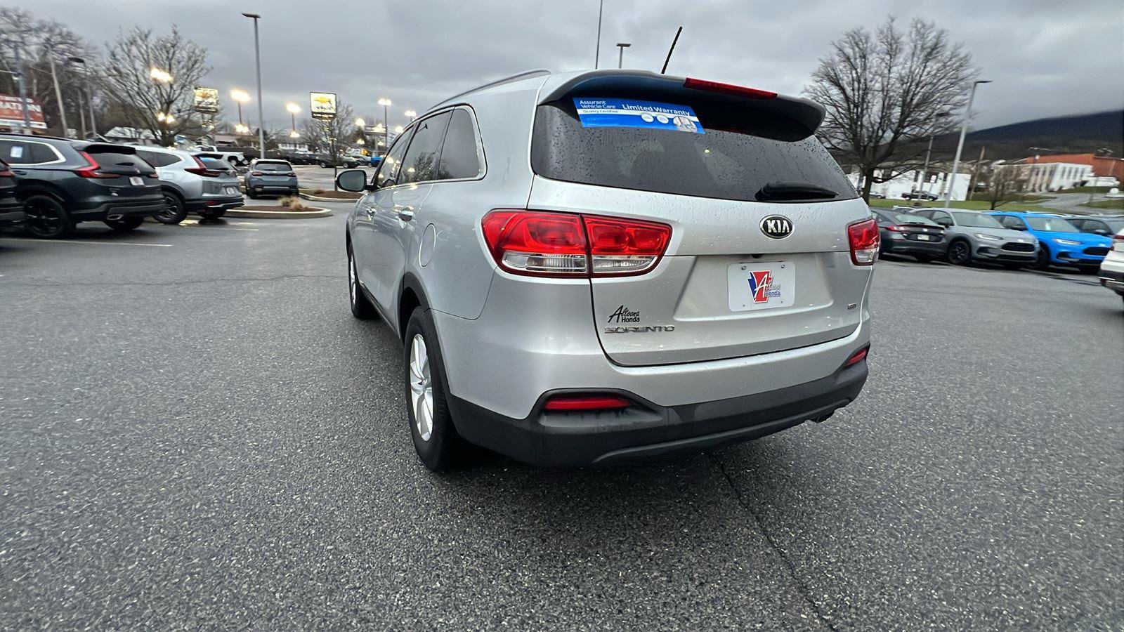 Used 2017 Kia Sorento LX image 6