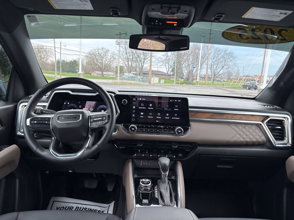 Used 2025 GMC Canyon Denali image 14