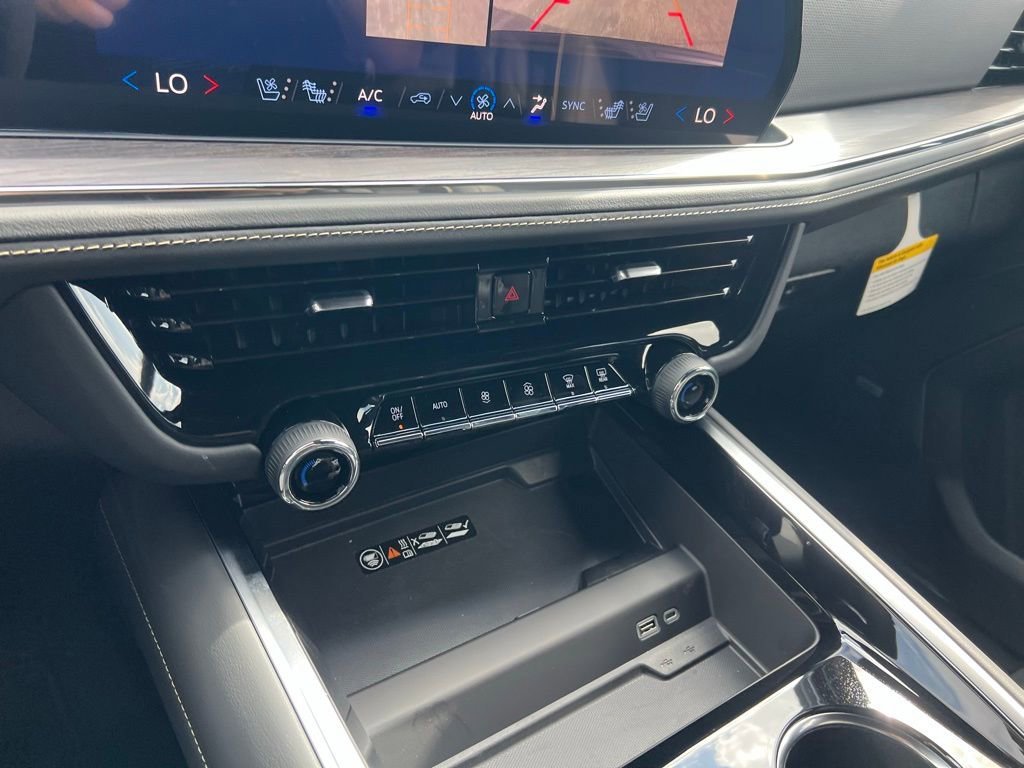 New 2026 Chevrolet Suburban Premier RWD image 38