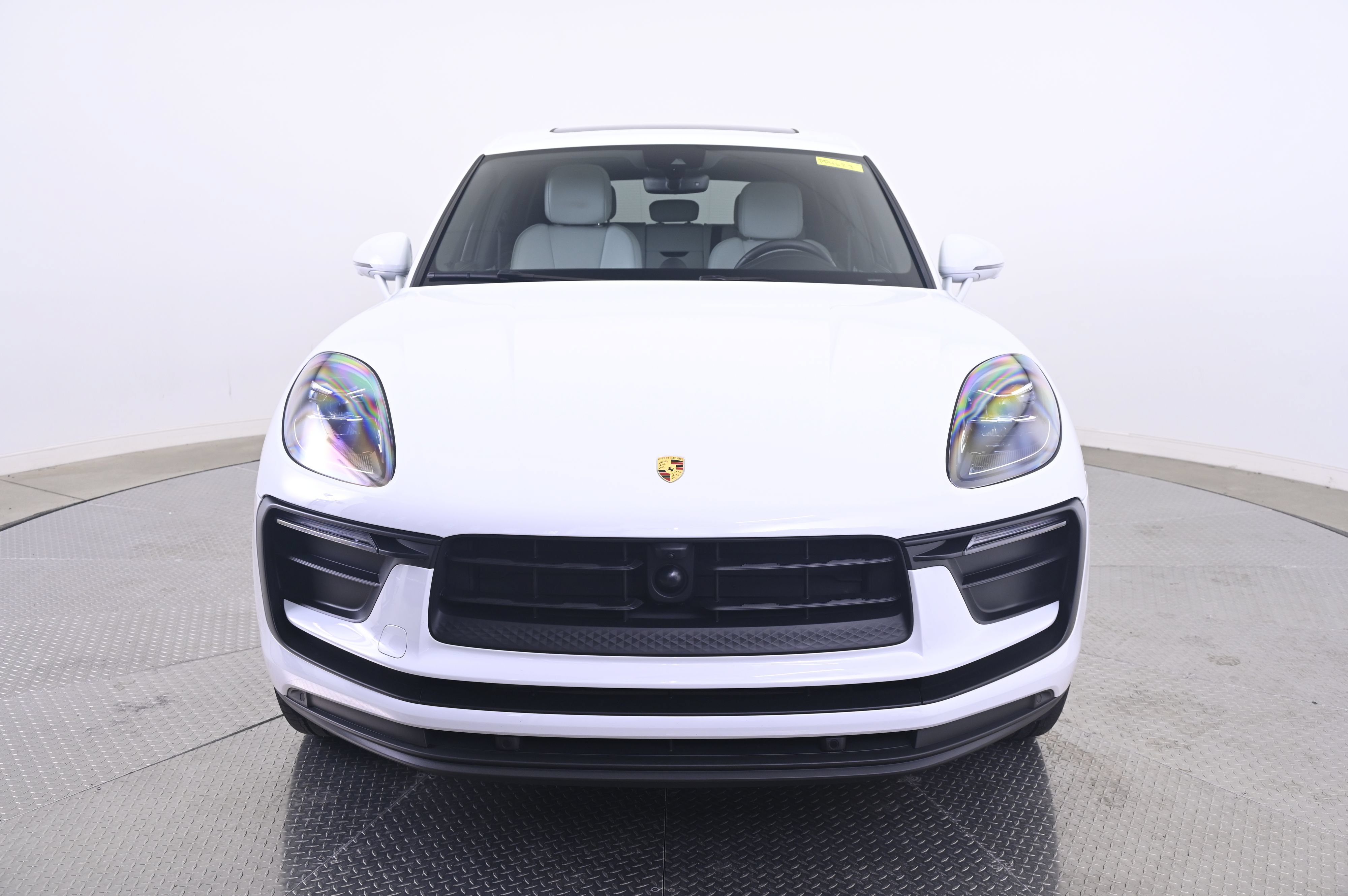 Certified 2023 Porsche Macan AWD/4WD image 10