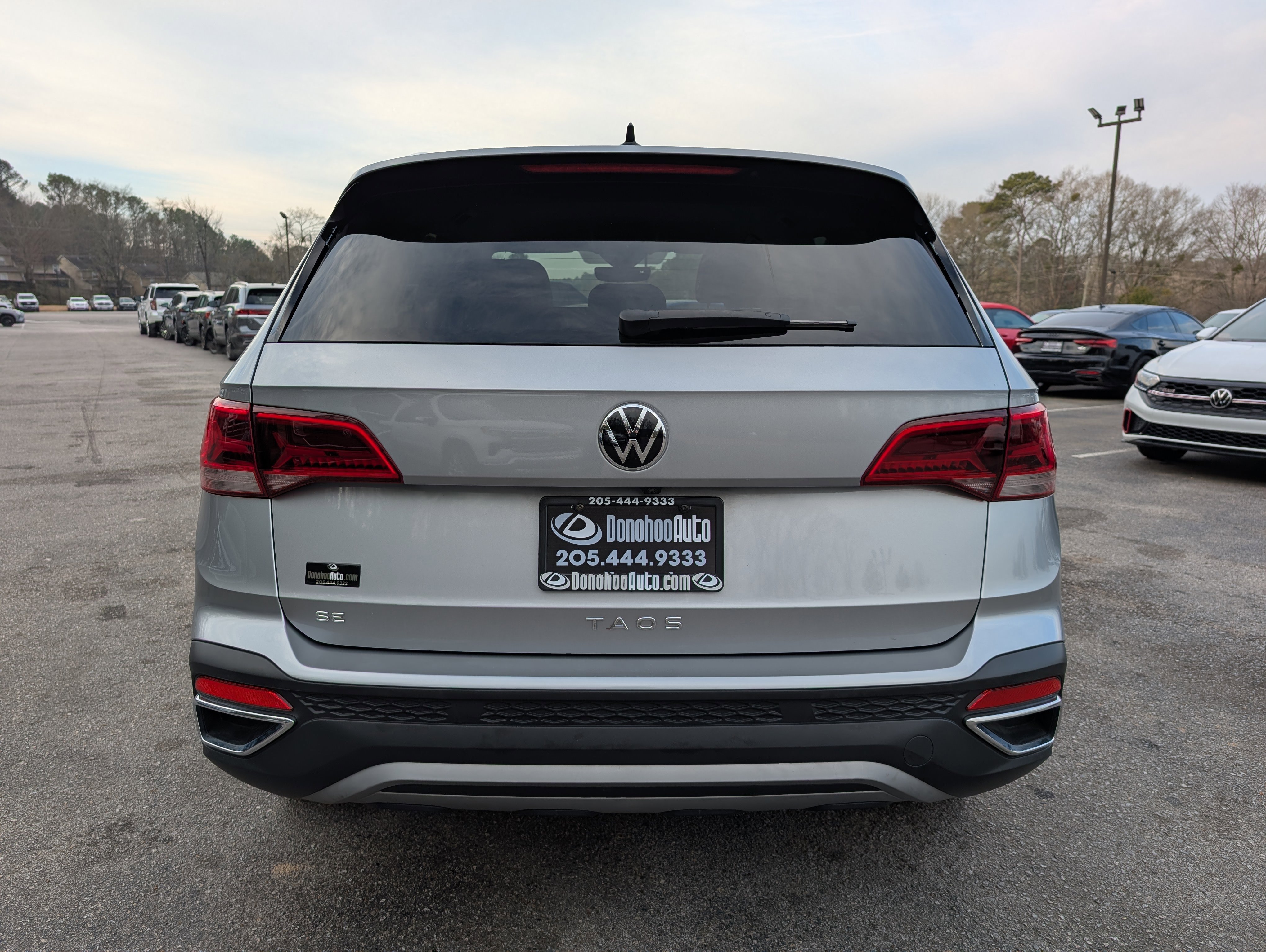 Used 2023 Volkswagen Taos SE w/ Black Wheel Package image 8