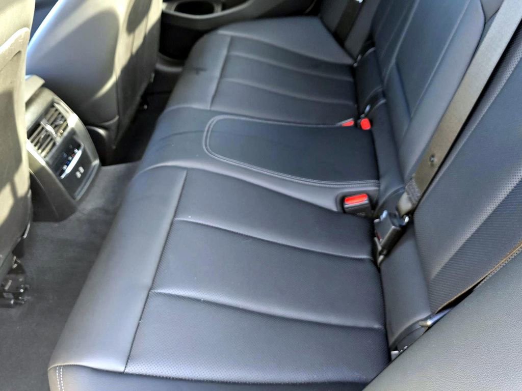 Used 2025 BMW 330i Sedan image 30