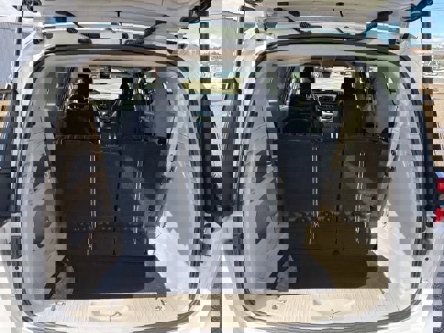 Used 2024 Chrysler Pacifica Touring-L image 16