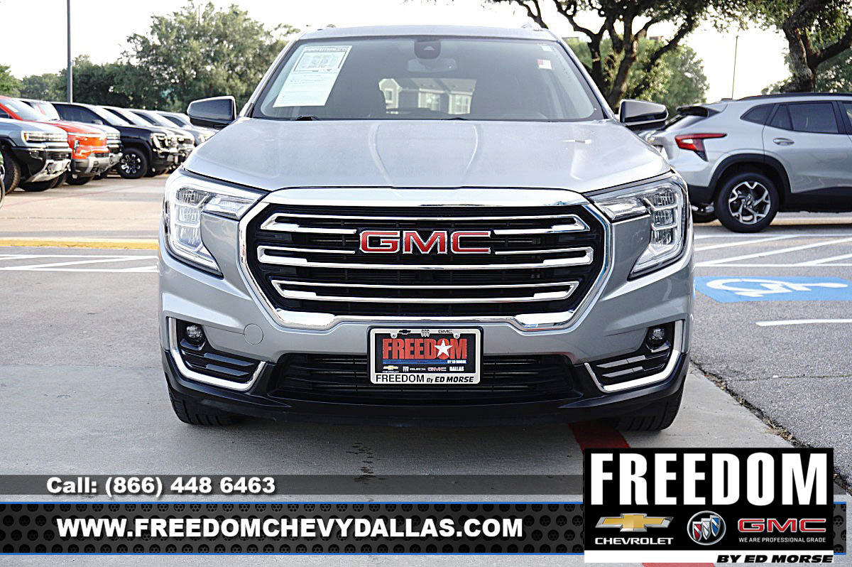 Certified 2024 GMC Terrain SLT image 2