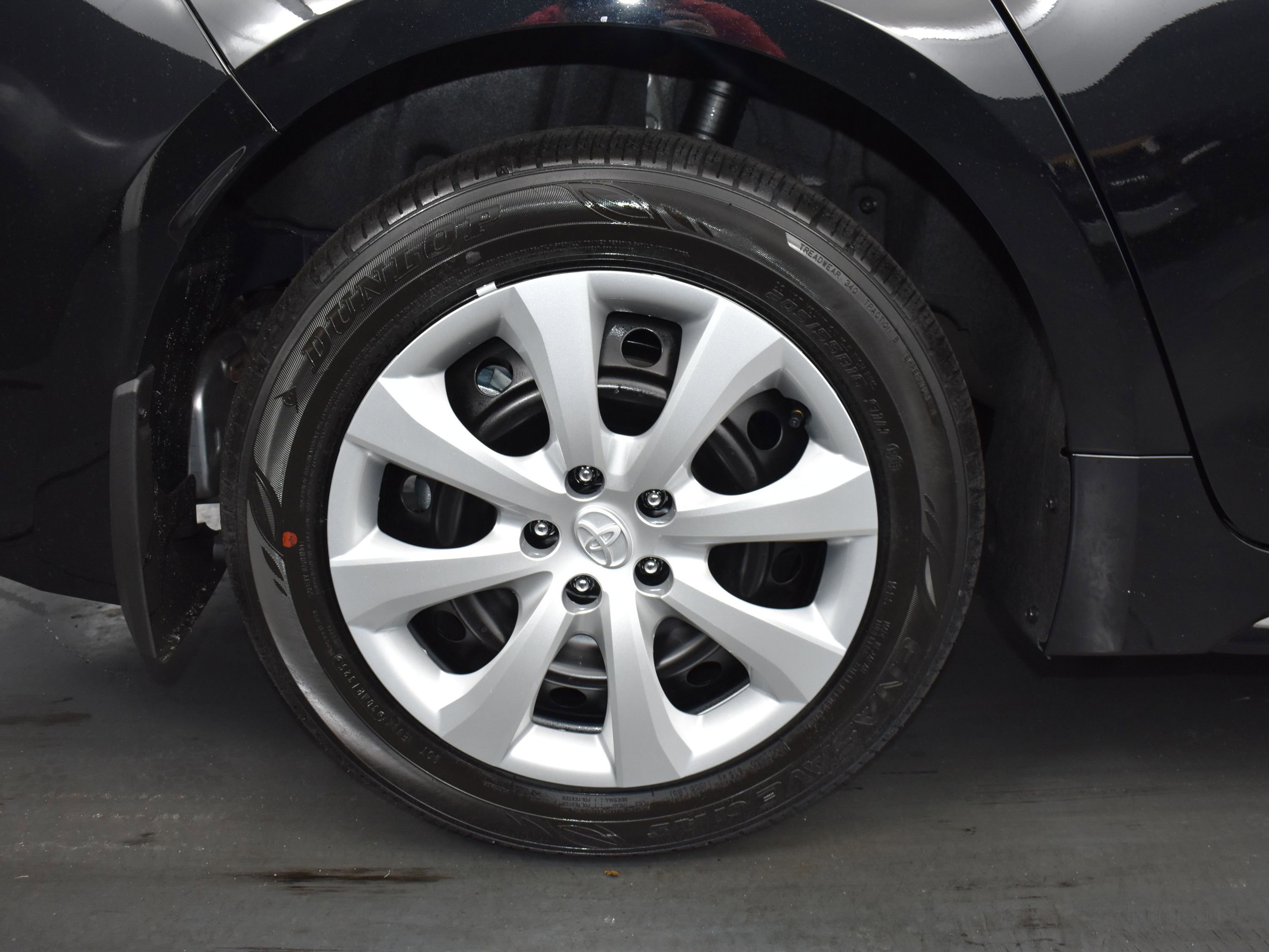 Used 2025 Toyota Corolla LE image 9