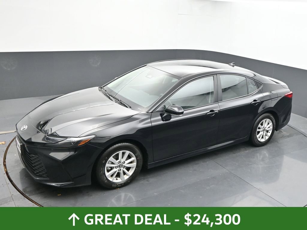 Used 2025 Toyota Camry LE image 36