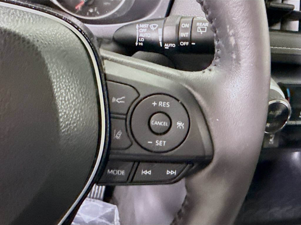 Certified 2020 Toyota RAV4 XLE w/ Convenience Package AWD/4WD image 23