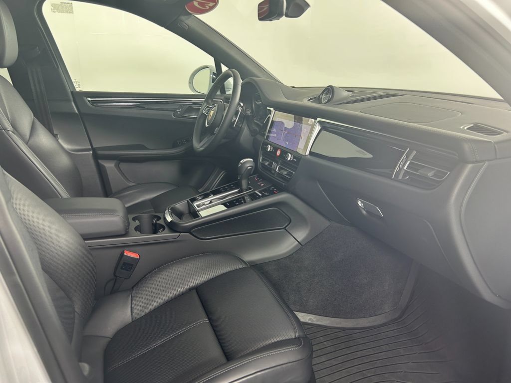 Certified 2025 Porsche Macan S AWD/4WD image 22