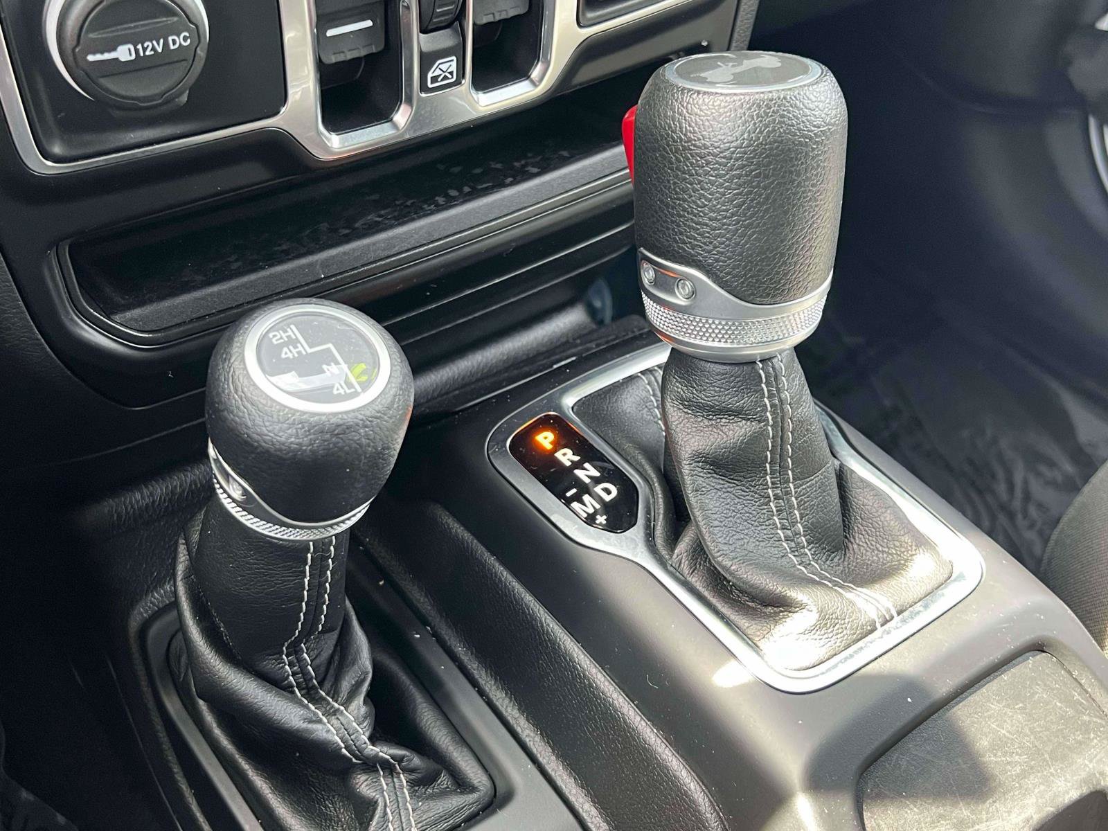 Used 2022 Jeep Wrangler Unlimited Sahara w/ Cold Weather Group AWD/4WD image 13