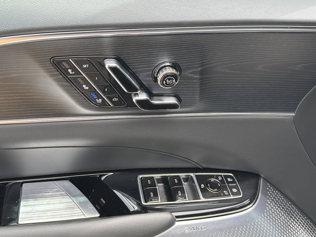 New 2026 Cadillac Lyriq Signature Sport AWD/4WD image 18