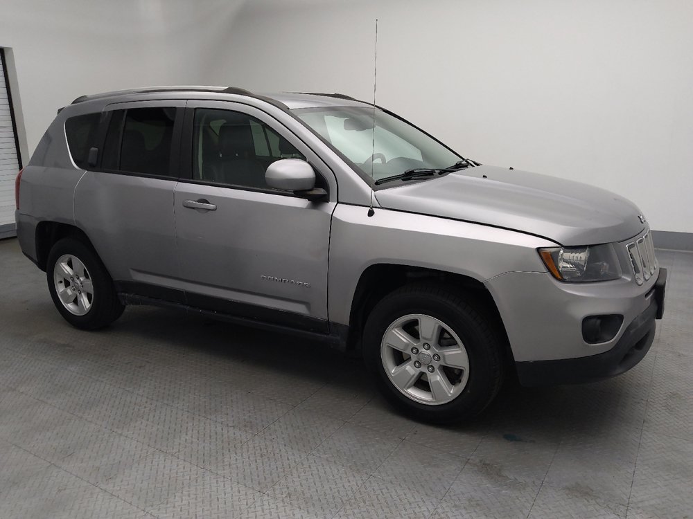 Used 2017 Jeep Compass Latitude FWD image 11