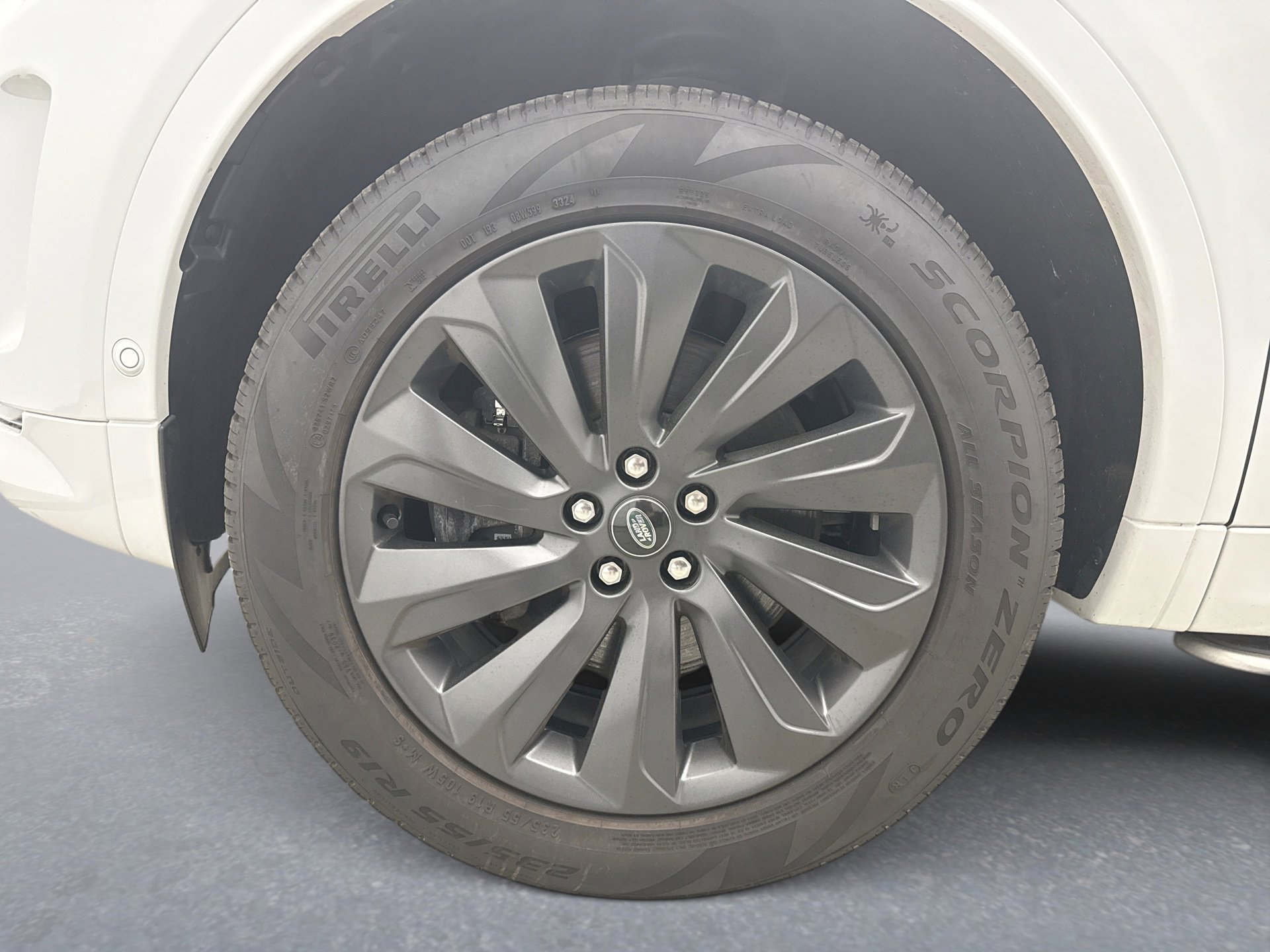 Used 2025 Land Rover Discovery Sport S image 27