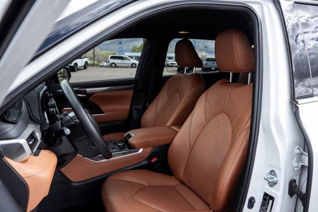 Used 2024 Toyota Highlander Platinum AWD/4WD image 27