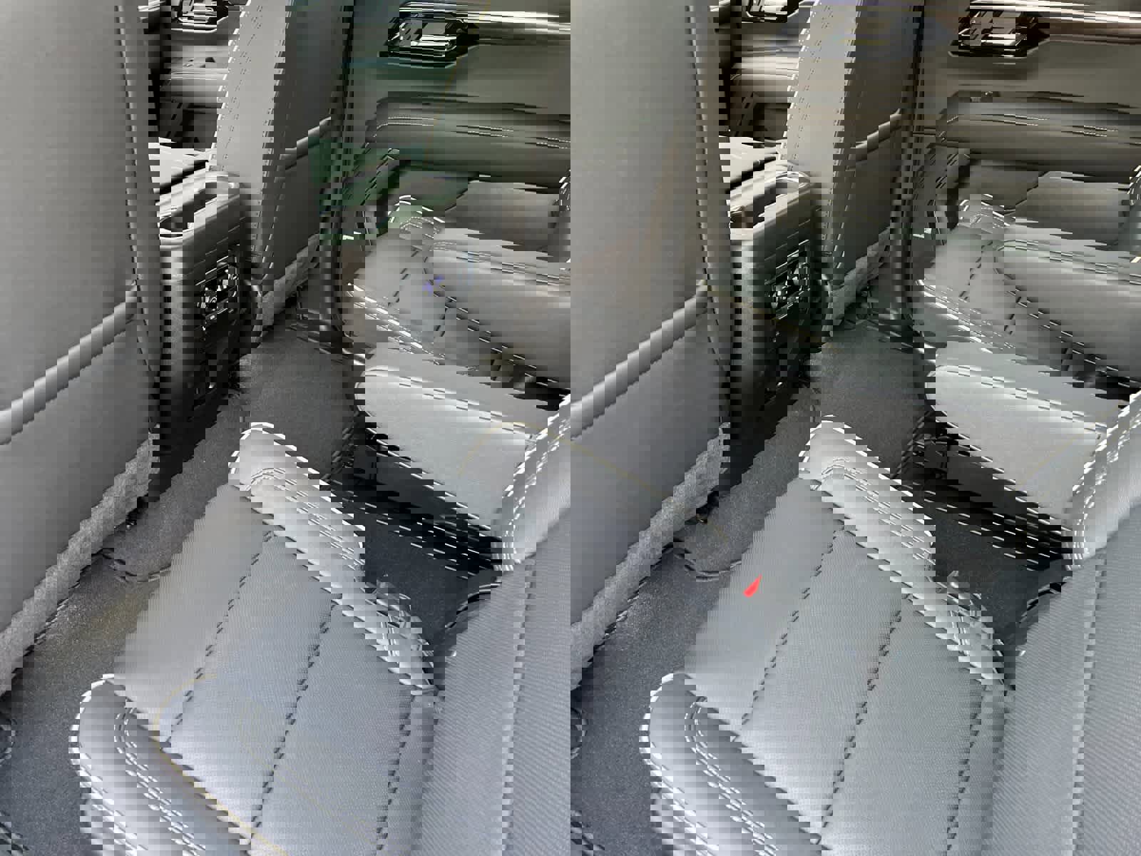 New 2026 Chevrolet Suburban Premier image 4