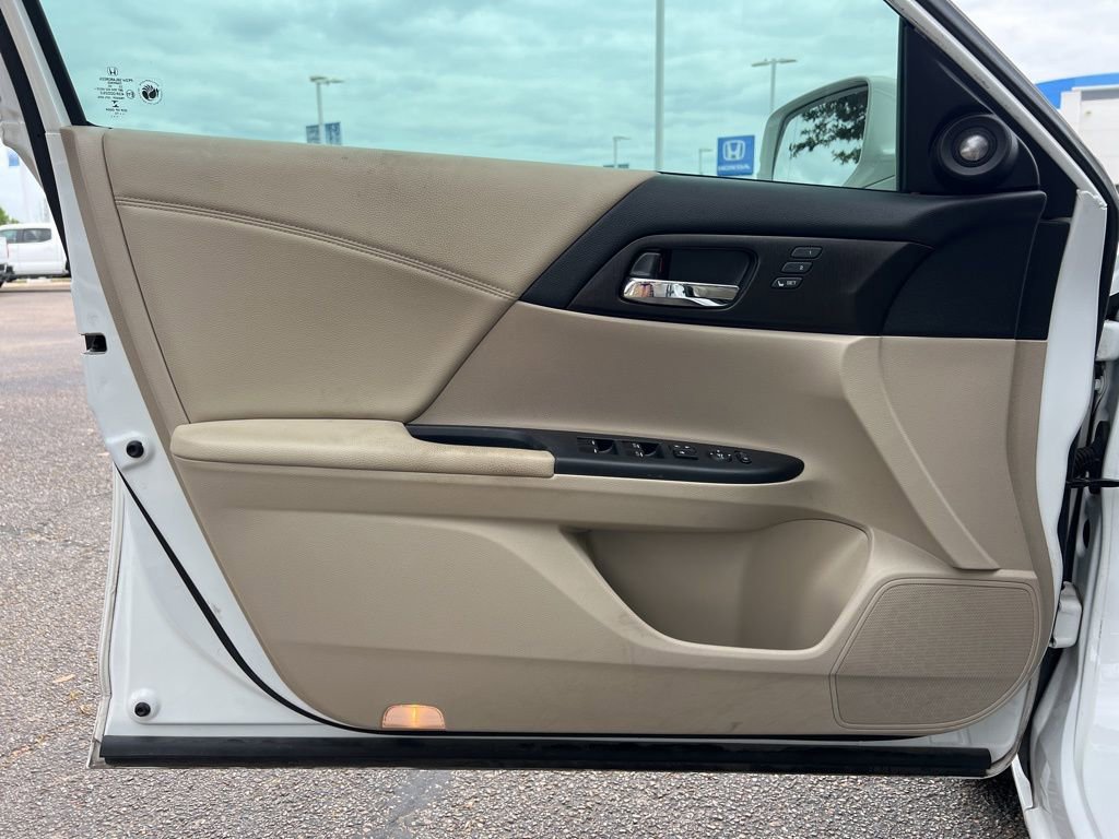 Used 2015 Honda Accord Touring image 20