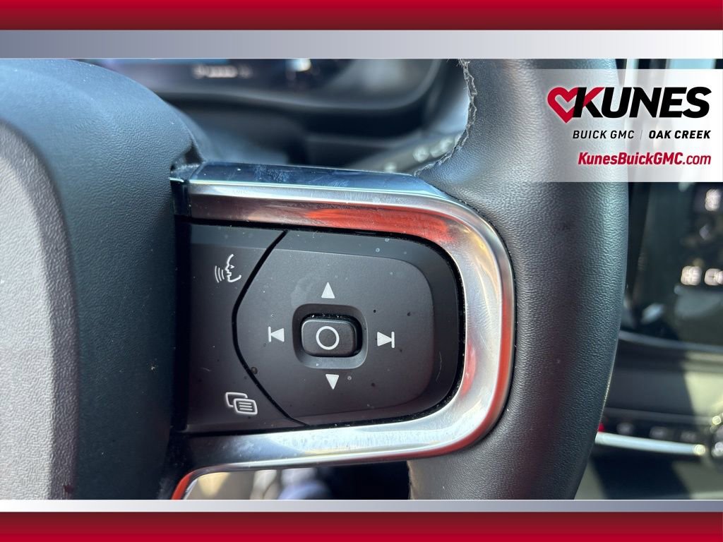 Used 2024 Volvo XC40 B5 Core image 16