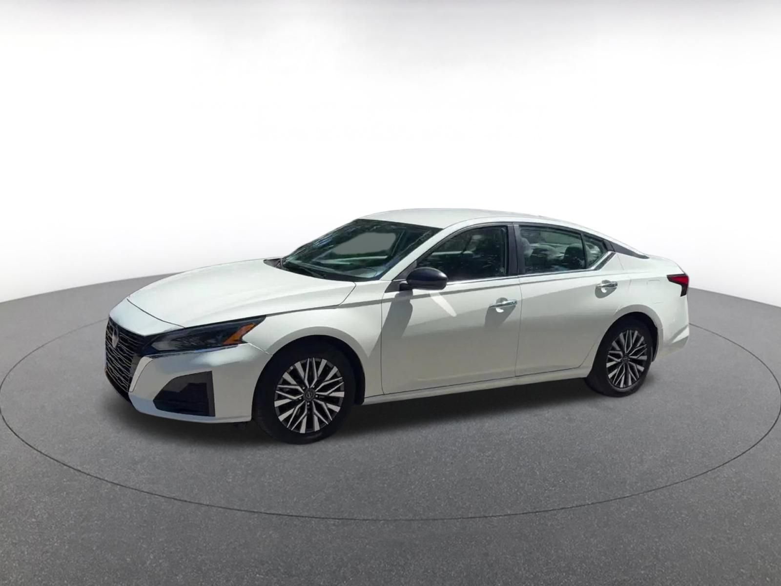 Used 2025 Nissan Altima 2.5 SV FWD image 6