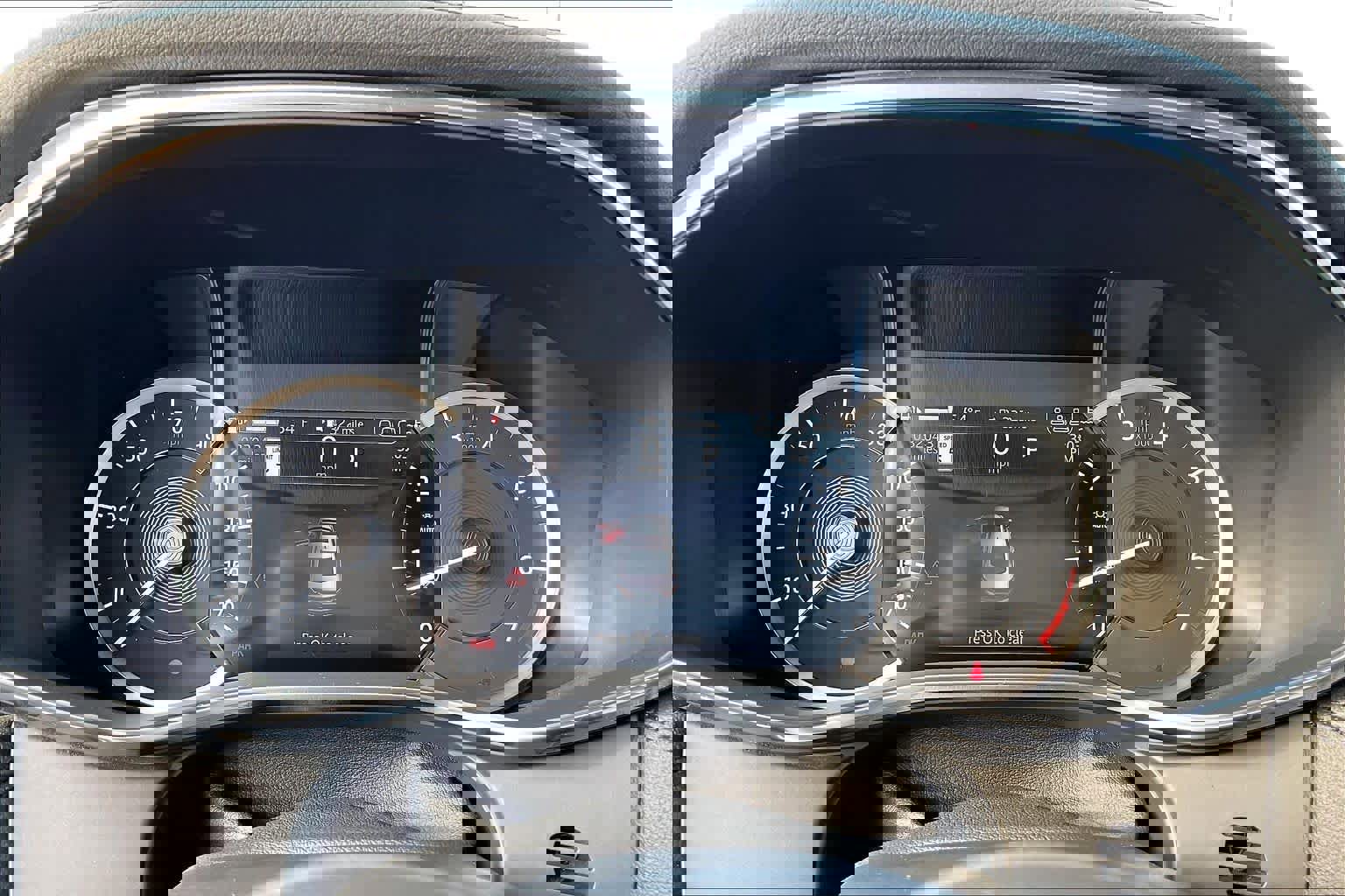 Used 2022 Jaguar XF SE image 22