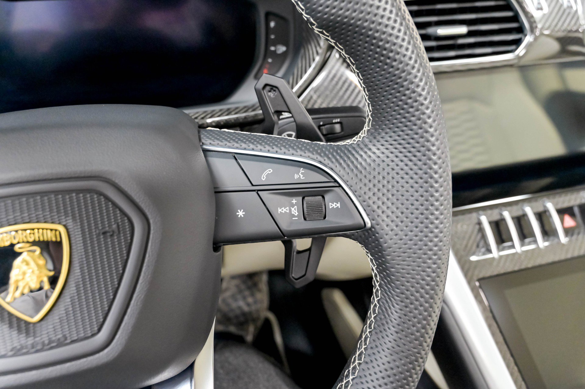 Used 2020 Lamborghini Urus AWD/4WD image 81