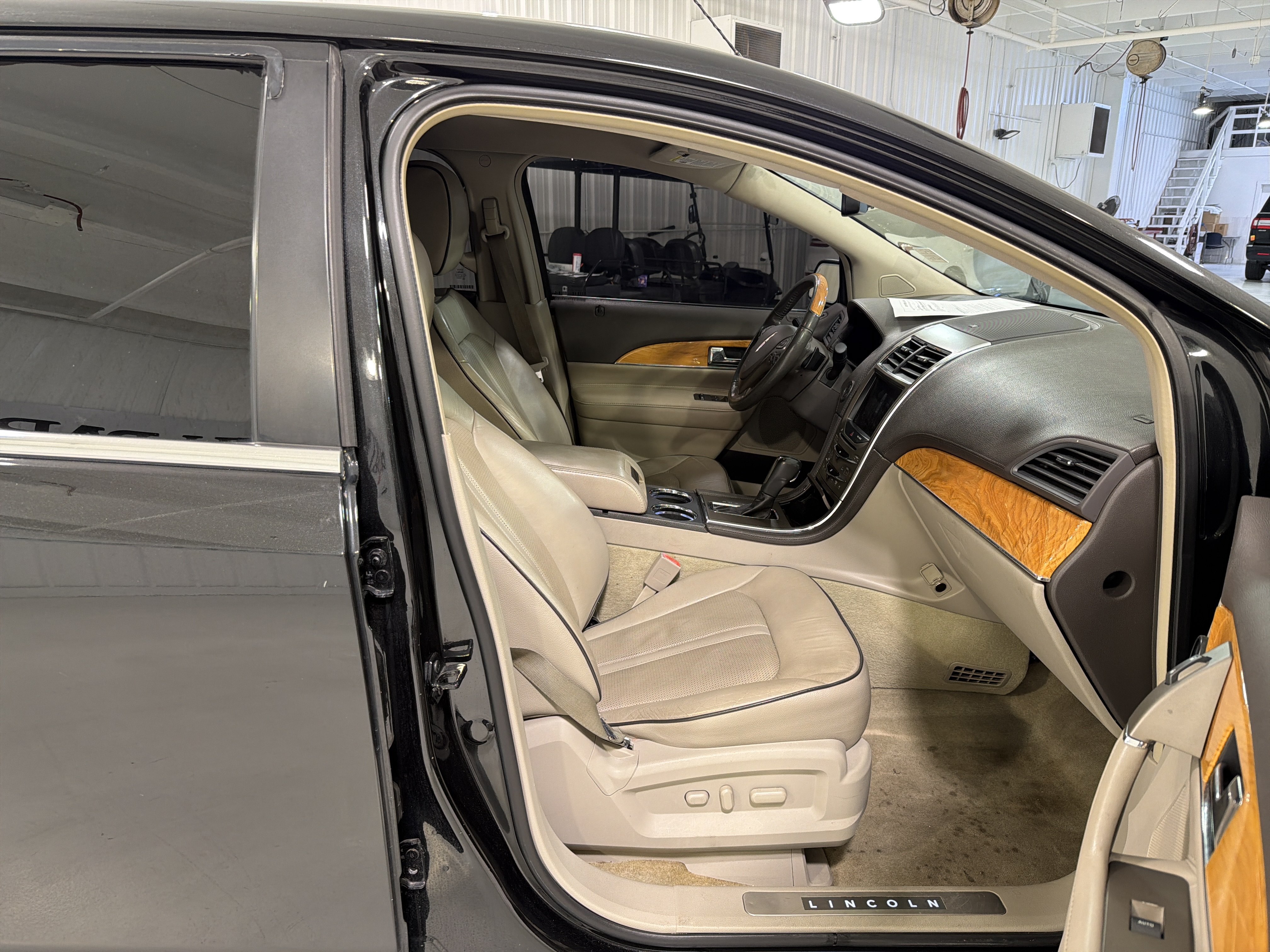 Used 2015 Lincoln MKX FWD w/ Equipment Group 101A image 13